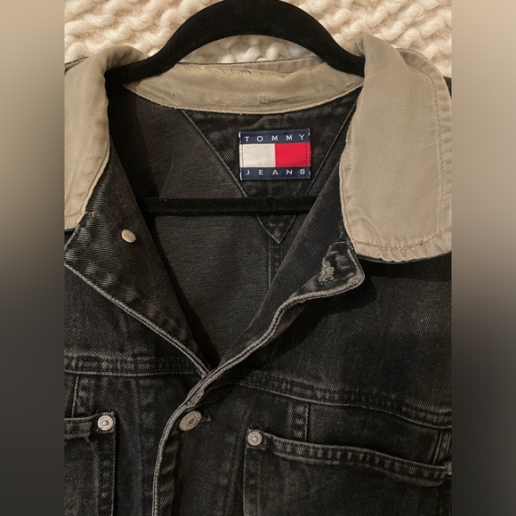 VINTAGE TOMMY JEANS denim jacket. Size L - Picture 10 of 12